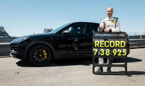 Performance Cayenne conquers the Nurburgring Nordschleife in record time (2)