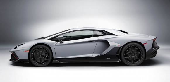 Lamborghini_Aventador_Ultimae_12
