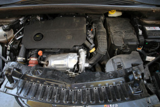 Opel Crossland 1.5 Diesel caroto test drive 2021 (12)