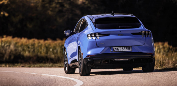 Ford-Mustang-Mach-E_GT-blue-caroto-croatia-2021-14
