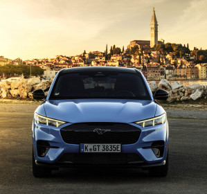 Ford-Mustang-Mach-E_GT-blue-caroto-croatia-2021-19