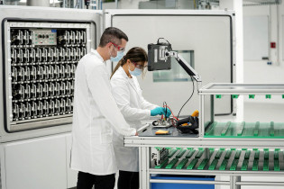 New battery laboratories: Volkswagen takes the next step towards