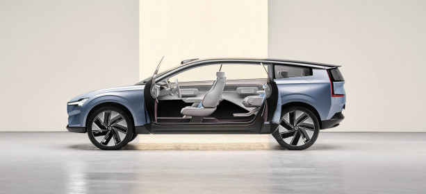 Volvo Concept Recharge, Exterior left side open doors