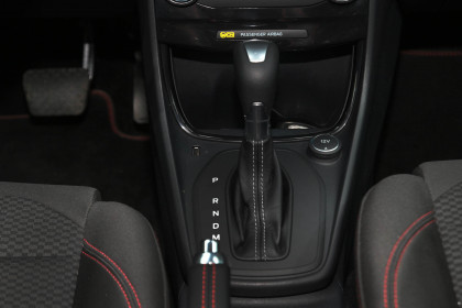 Ford Puma Auto DCT Hybrid Mild MHEV caroto test 2022 (13)