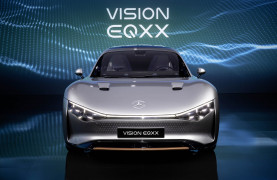Der VISION EQXX zeigt, wie sich Mercedes-Benz die Zukunft des Elektroautos vorstellt. Das Auto hat eine Reichweite von mehr als 1.000 Kilometern und einen Energieverbrauch von weniger als 10 kWh pro 100 Kilometer. Der VISION EQXX steht für neue Maßstäbe hinsichtlich Energieeffizienz und Reichweite im realen Straßenverkehr sowie für die revolutionäre Entwicklung von Elektroautos.
The VISION EQXX is how Mercedes-Benz imagines the future of electric cars. The car has a range of more than 1,000 kilometres with an outstanding energy consumption of less than 10 kWh per 100 kilometres. The VISION EQXX stands for major new advances: it sets new standards in terms of energy efficiency and range in real-life traffic, and revolutionises the development of electric cars.