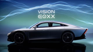 Der VISION EQXX zeigt, wie sich Mercedes-Benz die Zukunft des Elektroautos vorstellt. Das Auto hat eine Reichweite von mehr als 1.000 Kilometern und einen Energieverbrauch von weniger als 10 kWh pro 100 Kilometer. Der VISION EQXX steht für neue Maßstäbe hinsichtlich Energieeffizienz und Reichweite im realen Straßenverkehr sowie für die revolutionäre Entwicklung von Elektroautos.
The VISION EQXX is how Mercedes-Benz imagines the future of electric cars. The car has a range of more than 1,000 kilometres with an outstanding energy consumption of less than 10 kWh per 100 kilometres. The VISION EQXX stands for major new advances: it sets new standards in terms of energy efficiency and range in real-life traffic, and revolutionises the development of electric cars.