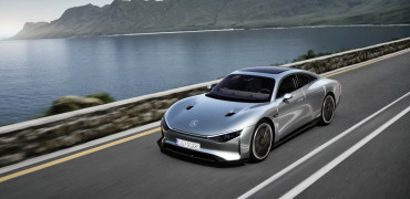 Der VISION EQXX zeigt, wie sich Mercedes-Benz die Zukunft des Elektroautos vorstellt. Das Auto hat eine Reichweite von mehr als 1.000 Kilometern und einen Energieverbrauch von weniger als 10 kWh pro 100 Kilometer. Der VISION EQXX steht für neue Maßstäbe hinsichtlich Energieeffizienz und Reichweite im realen Straßenverkehr sowie für die revolutionäre Entwicklung von Elektroautos.
The VISION EQXX is how Mercedes-Benz imagines the future of electric cars. The car has a range of more than 1,000 kilometres with an outstanding energy consumption of less than 10 kWh per 100 kilometres. The VISION EQXX stands for major new advances: it sets new standards in terms of energy efficiency and range in real-life traffic, and revolutionises the development of electric cars.