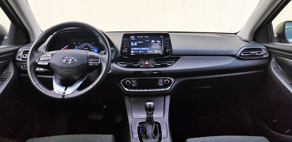 Hyundai i30 Fastback turbo 48V Hybrid caroto mini test 2022 (20)