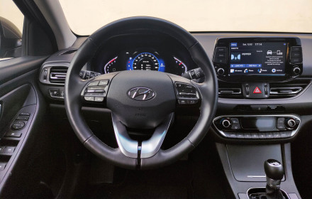 Hyundai i30 Fastback turbo 48V Hybrid caroto mini test 2022 (23)