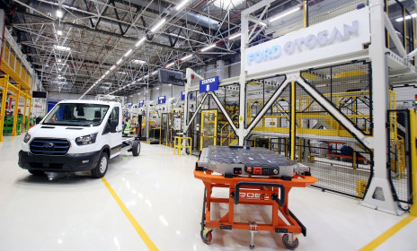 First E-Transit models ready to ship from Ford Otosan’s Gölcük plant in Kocaeli, Turkey to help Ford Pro satisfy strong customer demand to electrify European fleets. LICENSE EXPIRES: In perpetuity. LICENSE BY: Ford Otosan. LICENSE SCOPE: A - Earned editorial, press releases, press kits, C - All non-broadcast digital and online media, plus Retail and POS (showrooms, events etc). REGION: EU. COPYRIGHT AND IMAGE RIGHTS: This content is solely for editorial use and for providing individual users with information. Any storage in databases, or any distribution to third parties within the scope of commercial use, or for commercial use is permitted with written consent from Ford of Europe GmbH only.