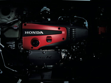 2023-Honda-Civic-Type-R-00010