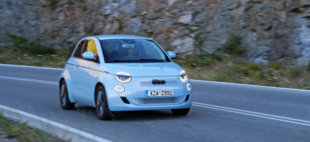 Fiat 500e Electric 2+1 caroto test drive 2022 (11)