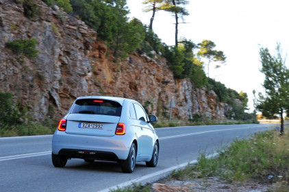 Fiat 500e Electric 2+1 caroto test drive 2022 (12)