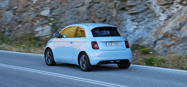 Fiat 500e Electric 2+1 caroto test drive 2022 (14)