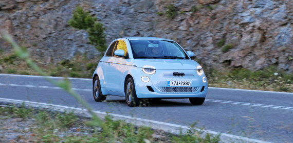 Fiat 500e Electric 2+1 caroto test drive 2022 (15)