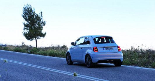 Fiat 500e Electric 2+1 caroto test drive 2022 (17)