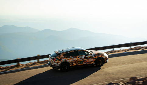 Lamborghini takes SUV record at Pikes Peak with the new Urus (2)