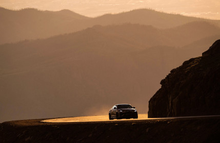 Lamborghini takes SUV record at Pikes Peak with the new Urus (3)