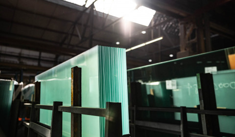 Saint Gobain Glass produces new plate glass from the recyclate.