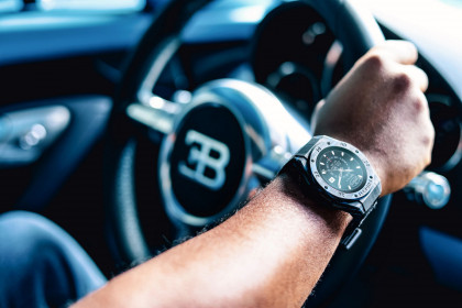 2022-Bugatti-Carbone-Limited-Edition-Smartwatch-3