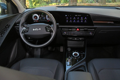 Kia Niro Hybrid caroto test drive 2022 (10)
