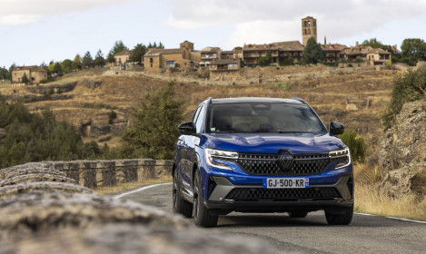 The_All-New_Renault_Austral_Esprit_Alpine_E-TECH_Hybrid_-_Iron_Blue-8