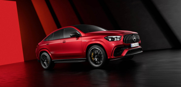 Mercedes-AMG GLE 63 S Coupé | 2023 | Kraftstoffverbrauch kombiniert 12,7–12,3 l/100 km, CO2-Emissionen kombiniert 287‑280 g/km | hyacinth rot. (Alle angegebenen Werte sind die ermittelten „WLTP-CO₂-Werte“ i.S.v. Art. 2 Nr. 3 Durchführungsverordnung (EU) 2017/1153. Die Kraftstoffverbrauchswerte wurden auf Basis dieser Werte errechnet.);Kraftstoffverbrauch kombiniert 12,7–12,3 l/100 km, CO2-Emissionen kombiniert 287‑280 g/km* Mercedes-AMG GLE 63 S Coupé | 2023 | combined fuel consumption 12.7–12.3 l/100 km, combined CO2 emissions 287‑280 g/km | hyacinth red. (The stated figures are the measured "WLTP CO₂ figures" in accordance with Art. 2 No. 3 of Implementing Regulation (EU) 2017/1153. The fuel consumption figures were calculated on the basis of these figures.);Combined fuel consumption 12.7–12.3 l/100 km, combined CO2 emissions 287‑280 g/km*