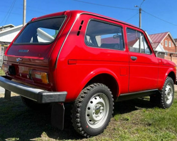 1980-Lada-Niva-Time-Capsule-4