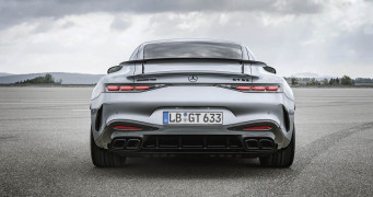 Mercedes-AMG GT 63 4MATIC+ (Kraftstoffverbrauch kombiniert: 14,1 l/100 km, CO2-Emissionen kombiniert 319 g/km) Exterieur: AMG Aerodynamik-Paket, Hightechsilber metallic; Interieur: Leder Nappa schwarz;Kraftstoffverbrauch kombiniert: 14,1 l/100 km, CO2-Emissionen kombiniert 319 g/km*
Mercedes-AMG GT 63 4MATIC+ (combined fuel consumption, weighted: 14,1 l/100 km; combined CO2 emissions, weighted: 319 g/km) exterior: AMG Aerodynamic package, hightechsilver metallic; interior: leather nappa black;Combined fuel consumption, weighted: 14,1 l/100 km; combined CO2 emissions, weighted: 319 g/km*