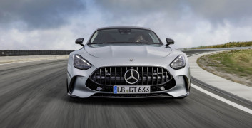 Mercedes-AMG GT 63 4MATIC+ (Kraftstoffverbrauch kombiniert: 14,1 l/100 km, CO2-Emissionen kombiniert 319 g/km) Exterieur: AMG Aerodynamik-Paket, Hightechsilber metallic; Interieur: Leder Nappa schwarz;Kraftstoffverbrauch kombiniert: 14,1 l/100 km, CO2-Emissionen kombiniert 319 g/km*
Mercedes-AMG GT 63 4MATIC+ (combined fuel consumption, weighted: 14,1 l/100 km; combined CO2 emissions, weighted: 319 g/km) exterior: AMG Aerodynamic package, hightechsilver metallic; interior: leather nappa black;Combined fuel consumption, weighted: 14,1 l/100 km; combined CO2 emissions, weighted: 319 g/km*