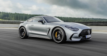 Mercedes-AMG GT 63 4MATIC+ (Kraftstoffverbrauch kombiniert: 14,1 l/100 km, CO2-Emissionen kombiniert 319 g/km) Exterieur: AMG Aerodynamik-Paket, Hightechsilber metallic; Interieur: Leder Nappa schwarz;Kraftstoffverbrauch kombiniert: 14,1 l/100 km, CO2-Emissionen kombiniert 319 g/km*
Mercedes-AMG GT 63 4MATIC+ (combined fuel consumption, weighted: 14,1 l/100 km; combined CO2 emissions, weighted: 319 g/km) exterior: AMG Aerodynamic package, hightechsilver metallic; interior: leather nappa black;Combined fuel consumption, weighted: 14,1 l/100 km; combined CO2 emissions, weighted: 319 g/km*