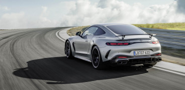 Mercedes-AMG GT 63 4MATIC+ (Kraftstoffverbrauch kombiniert: 14,1 l/100 km, CO2-Emissionen kombiniert 319 g/km) Exterieur: AMG Aerodynamik-Paket, Hightechsilber metallic; Interieur: Leder Nappa schwarz;Kraftstoffverbrauch kombiniert: 14,1 l/100 km, CO2-Emissionen kombiniert 319 g/km*
Mercedes-AMG GT 63 4MATIC+ (combined fuel consumption, weighted: 14,1 l/100 km; combined CO2 emissions, weighted: 319 g/km) exterior: AMG Aerodynamic package, hightechsilver metallic; interior: leather nappa black;Combined fuel consumption, weighted: 14,1 l/100 km; combined CO2 emissions, weighted: 319 g/km*
