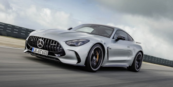 Mercedes-AMG GT 63 4MATIC+ (Kraftstoffverbrauch kombiniert: 14,1 l/100 km, CO2-Emissionen kombiniert 319 g/km) Exterieur: AMG Aerodynamik-Paket, Hightechsilber metallic; Interieur: Leder Nappa schwarz;Kraftstoffverbrauch kombiniert: 14,1 l/100 km, CO2-Emissionen kombiniert 319 g/km*
Mercedes-AMG GT 63 4MATIC+ (combined fuel consumption, weighted: 14,1 l/100 km; combined CO2 emissions, weighted: 319 g/km) exterior: AMG Aerodynamic package, hightechsilver metallic; interior: leather nappa black;Combined fuel consumption, weighted: 14,1 l/100 km; combined CO2 emissions, weighted: 319 g/km*