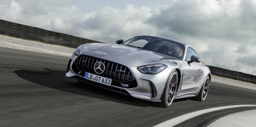Mercedes-AMG GT 63 4MATIC+ (Kraftstoffverbrauch kombiniert: 14,1 l/100 km, CO2-Emissionen kombiniert 319 g/km) Exterieur: AMG Aerodynamik-Paket, Hightechsilber metallic; Interieur: Leder Nappa schwarz;Kraftstoffverbrauch kombiniert: 14,1 l/100 km, CO2-Emissionen kombiniert 319 g/km*
Mercedes-AMG GT 63 4MATIC+ (combined fuel consumption, weighted: 14,1 l/100 km; combined CO2 emissions, weighted: 319 g/km) exterior: AMG Aerodynamic package, hightechsilver metallic; interior: leather nappa black;Combined fuel consumption, weighted: 14,1 l/100 km; combined CO2 emissions, weighted: 319 g/km*