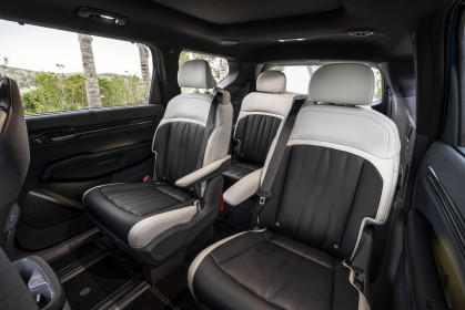KIA-EV9-gtline-interior-6_seater_swiveling-hires-017