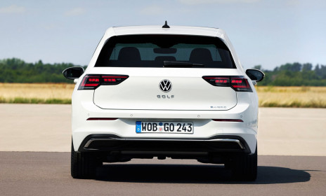 Volkswagen-Golf-2024-1600-08