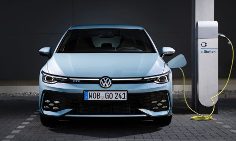 Volkswagen-Golf_GTE-2024-1600-07
