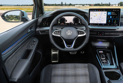 Volkswagen-Golf_GTE-2024-1600-0d
