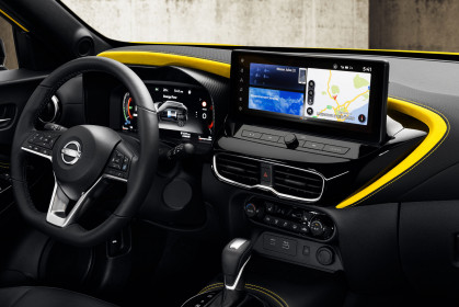 Nissan-JUKE-MC-2024-interior_-iconic-yellow-body-color-N-Sport-wireless-charging-2-10