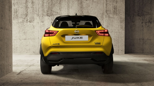 Nissan-JUKE-MC-2024-interior_-iconic-yellow-body-color-N-Sport-wireless-charging-2-12