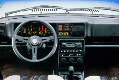 Lancia-Delta_HF_4WD-1986-1600-06