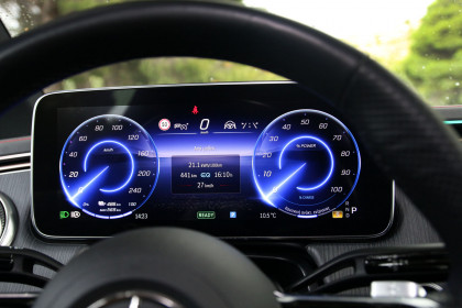Mercedes-Benz-EQE-350-caroto-test-drive-2024-35