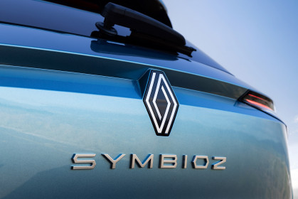 Renault-Symbioz-E-Tech-full-hybrid-Iconic-Mercury-Blue-31