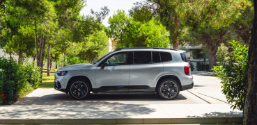 Der neue elektrische Mercedes-Benz GLB. Hightechsilber.
The all-new electric Mercedes-Benz GLB. High-tech silver.