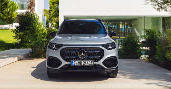 Der neue elektrische Mercedes-Benz GLB. Hightechsilber.
The all-new electric Mercedes-Benz GLB. High-tech silver.