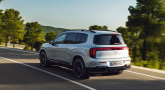 Der neue elektrische Mercedes-Benz GLB. Hightechsilber.
The all-new electric Mercedes-Benz GLB. High-tech silver.