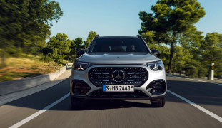 Der neue elektrische Mercedes-Benz GLB. Hightechsilber.
The all-new electric Mercedes-Benz GLB. High-tech silver.