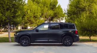 Der neue elektrische Mercedes-Benz GLB. MANUFAKTUR kosmosschwarz magno.
The all-new electric Mercedes-Benz GLB. MANUFAKTUR cosmos black magno.